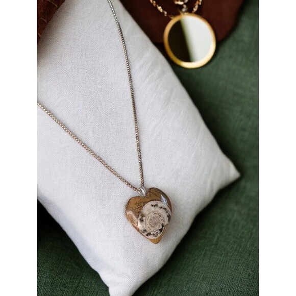 Chunky Heart Silver Tone Brown Shell Ammonite Fossil Pendant Necklace 18" - Picture 2 of 3